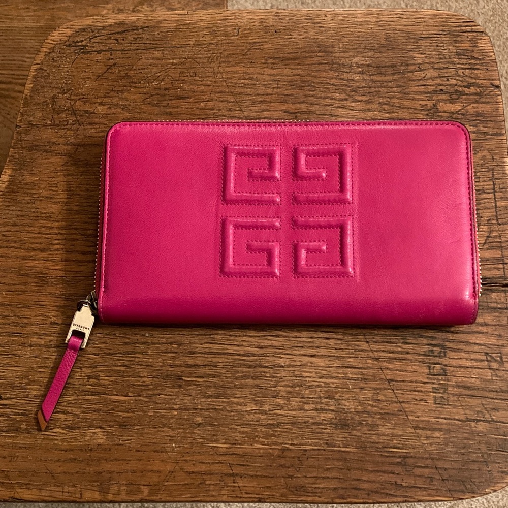 GIVENCHY Lambskin 4G Logo Zip Around Cyclamen Pink Long Wallet Like New!